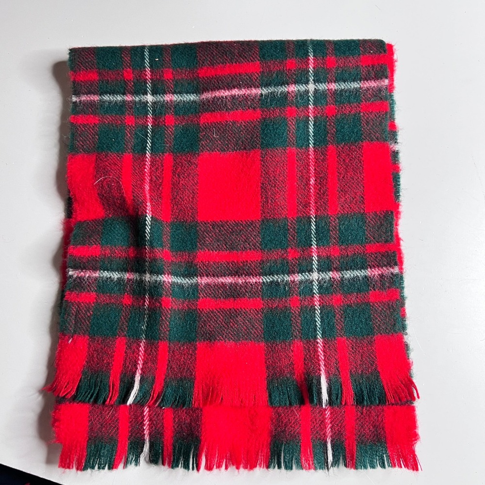 Lochcarron of Scotland Red Green Tartan Plaid New Wool Scarf‎ Made in Scotland